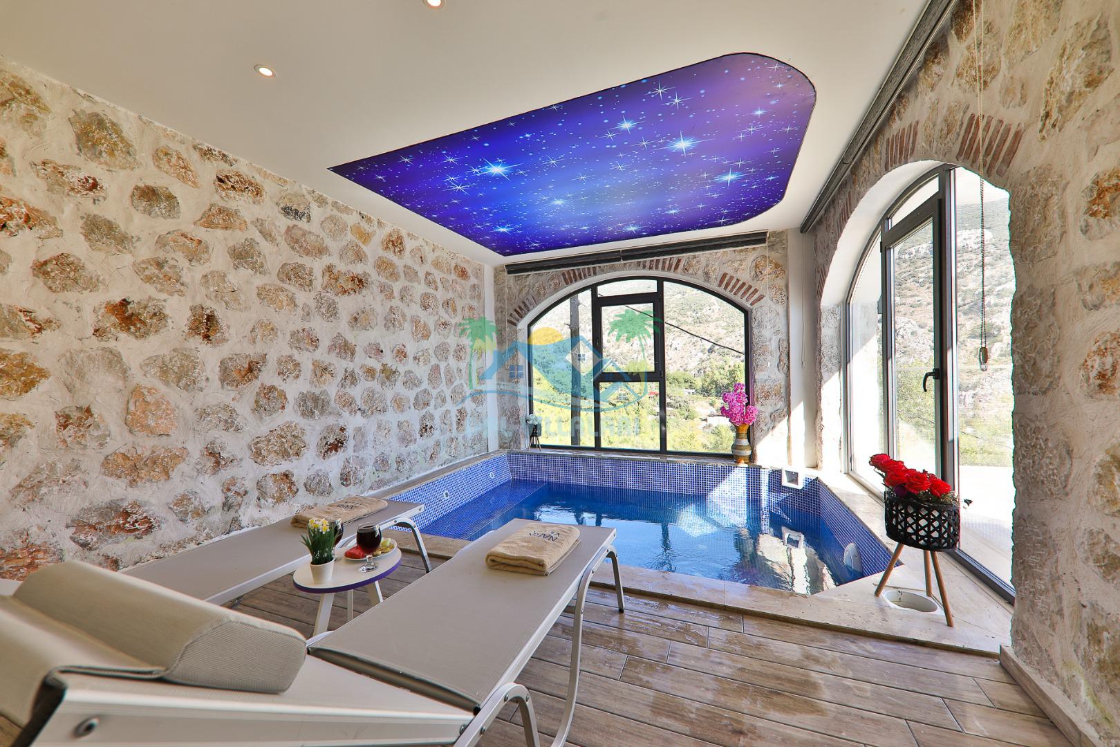 Isıtmalı sıcak havuz