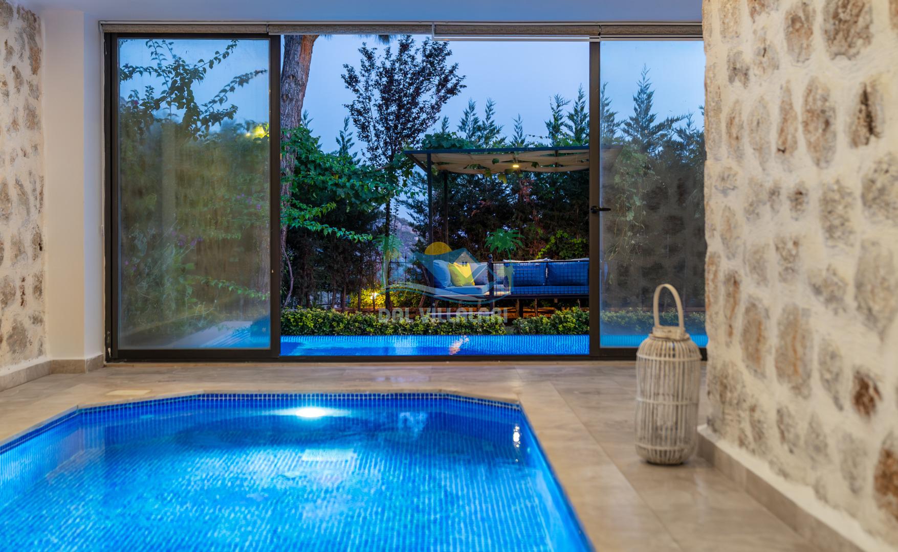 Isıtmalı sıcak havuz