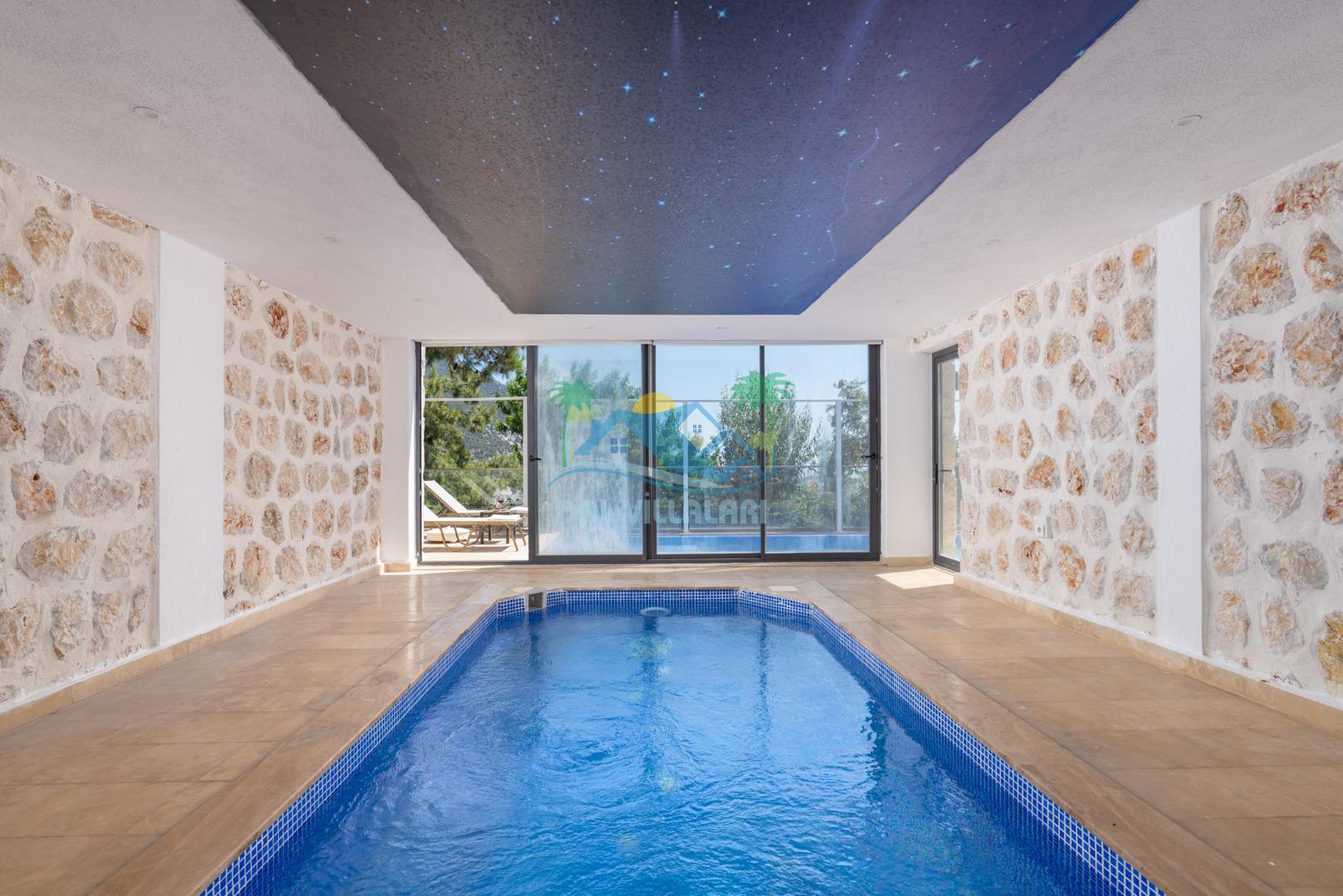 Isıtmalı sıcak havuz