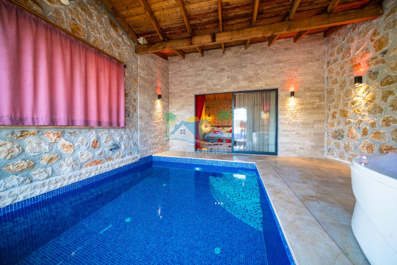 Isıtmalı sıcak havuz