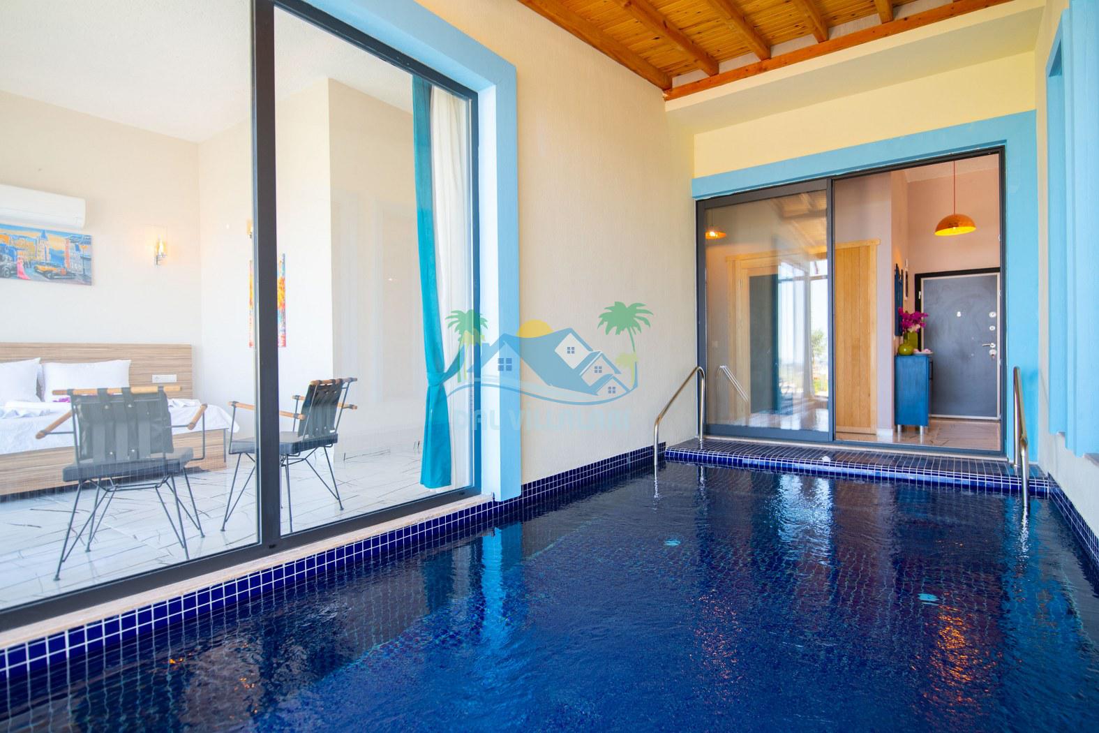 Isıtmalı sıcak havuz