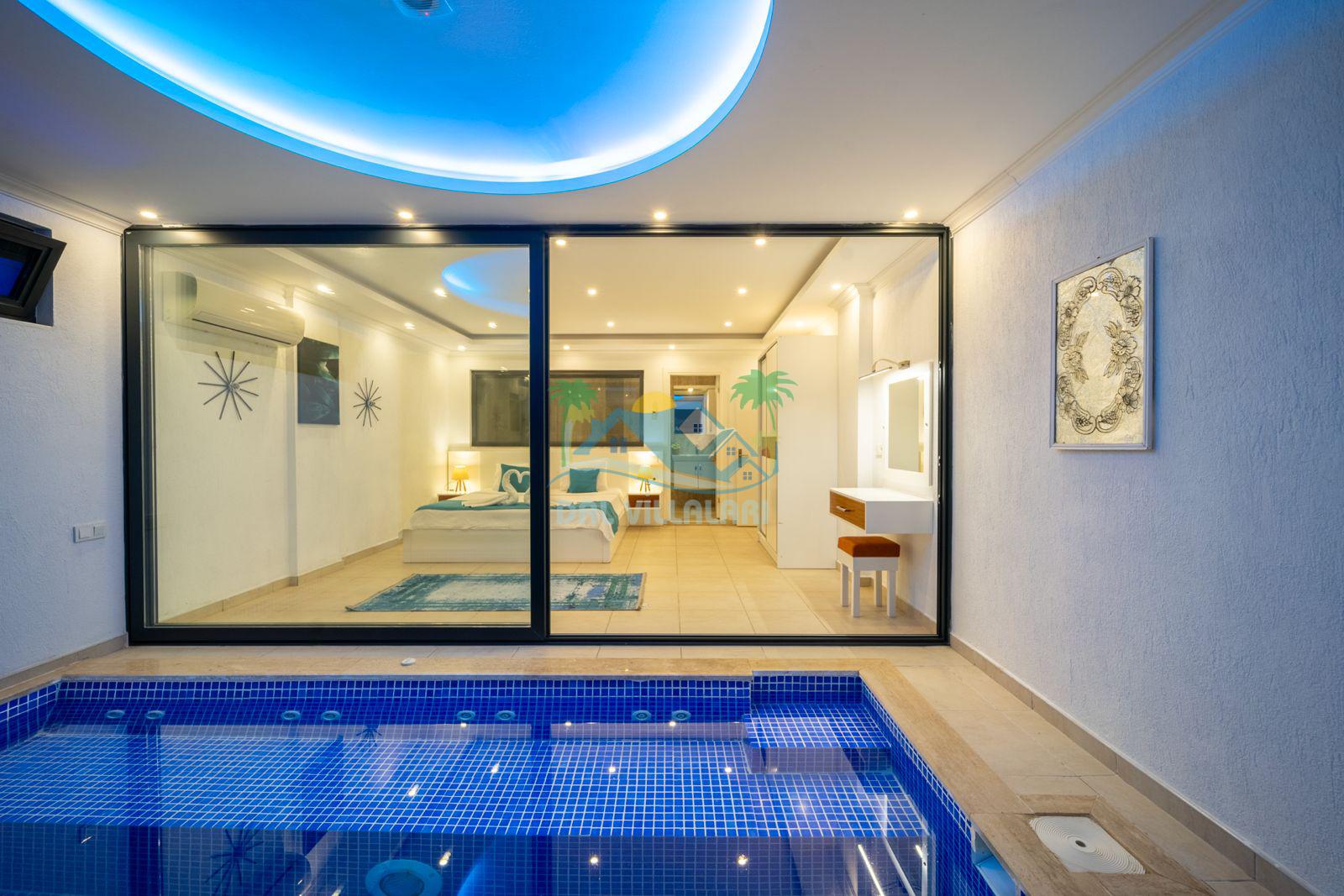 Isıtmalı sıcak havuz