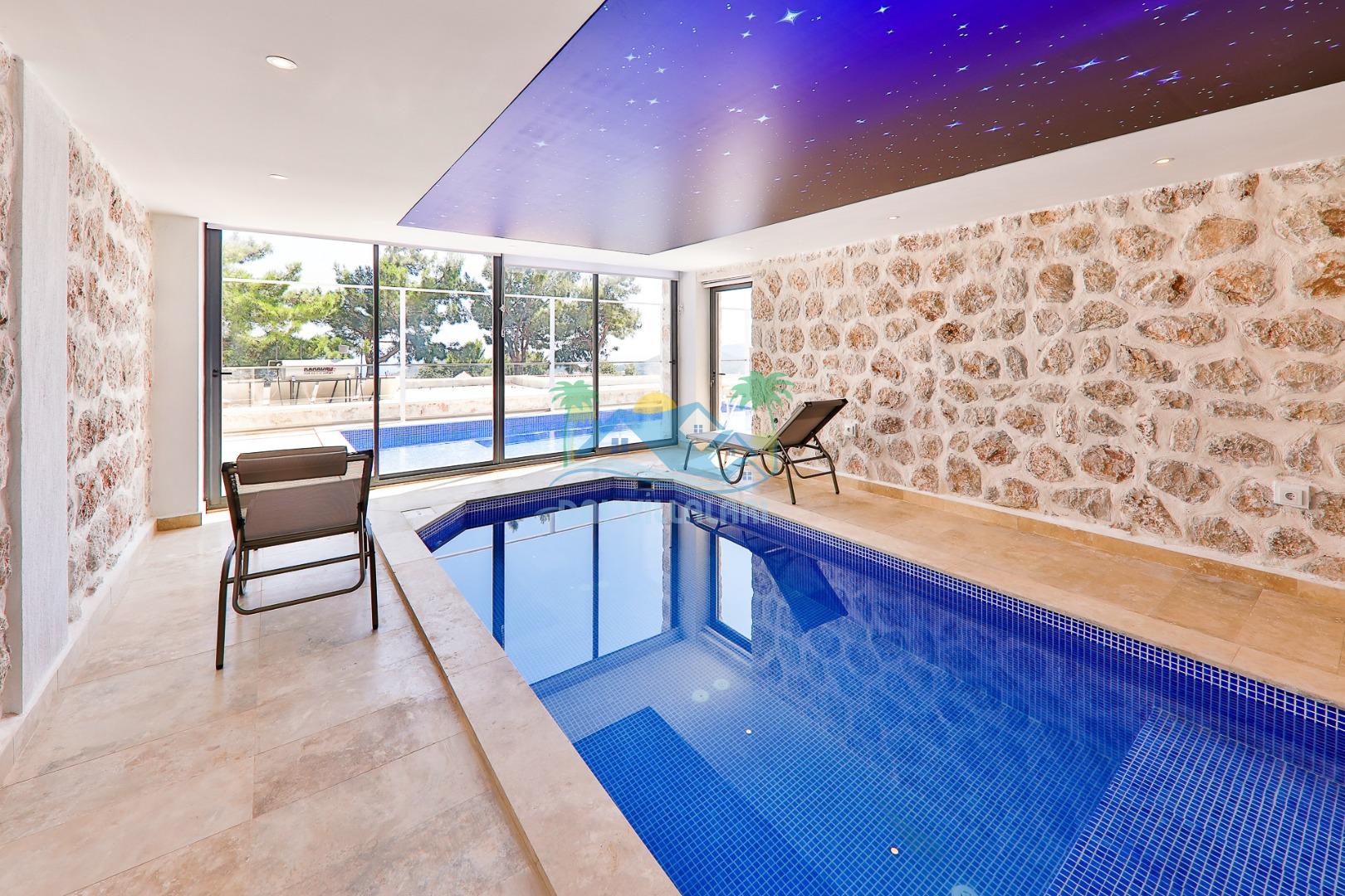 Isıtmalı sıcak havuz