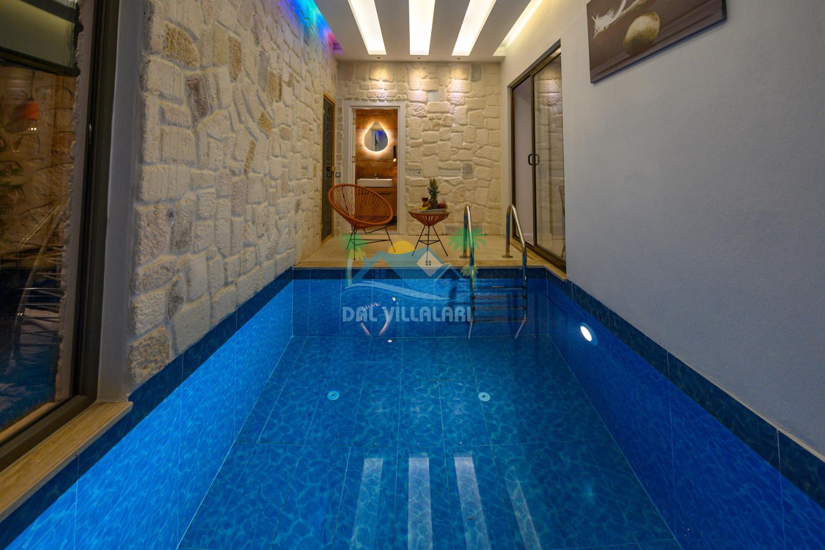 Isıtmalı sıcak havuz