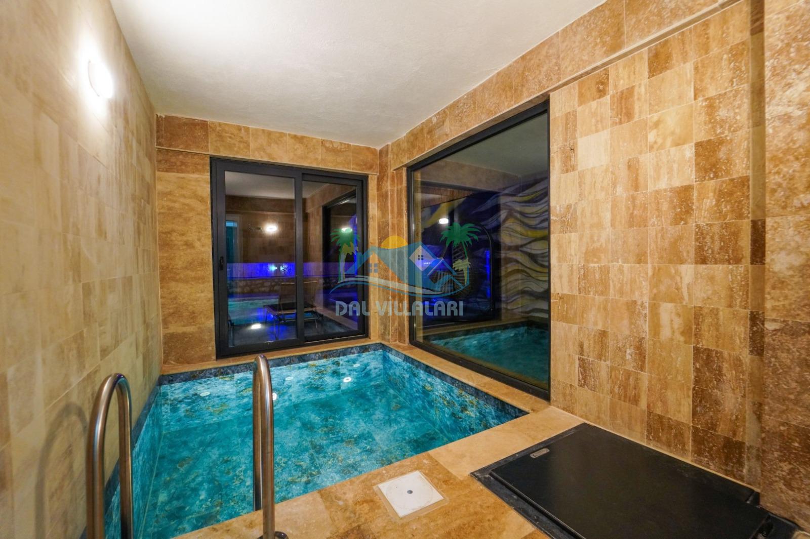 Isıtmalı sıcak havuz