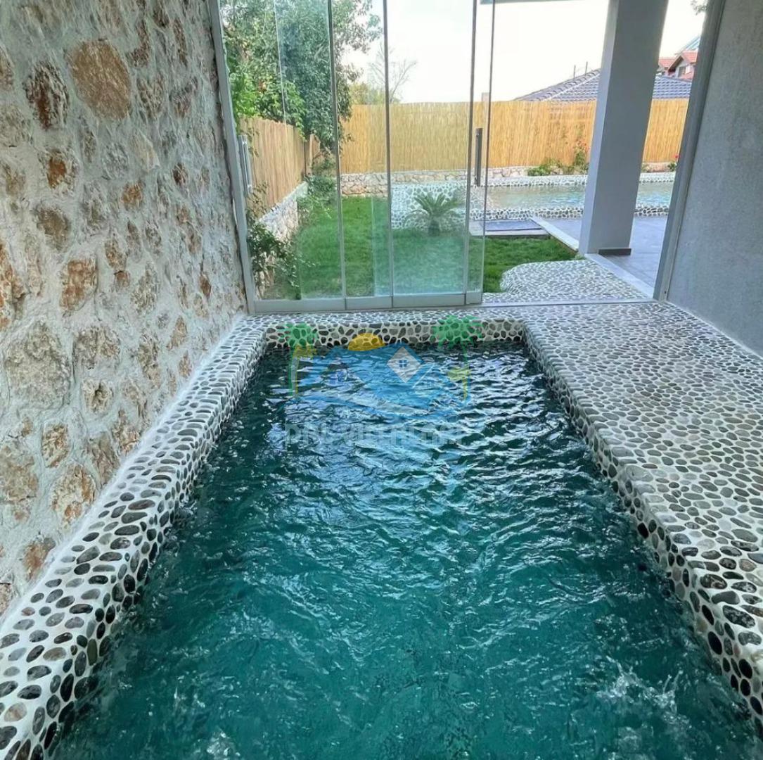 Isıtmalı sıcak havuz